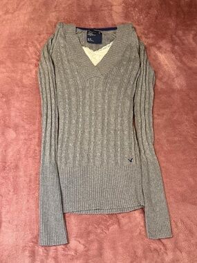 American Eagle Outfitters Light Gray Ribbed Cable V-Neck Sweater